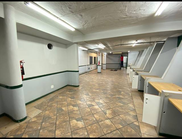 1,020M² BUILDING TO LET IN GEORGE CENTRAL